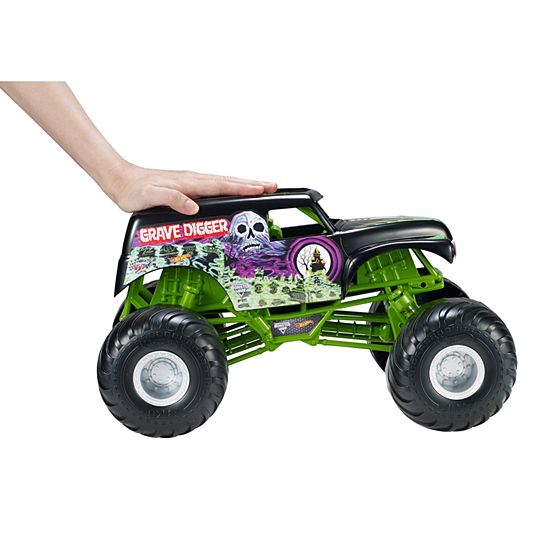  Hot Wheels Monster Jam Giant Grave Digger Truck 